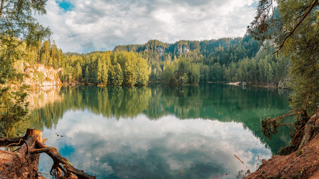 Skalne Miasto Adršpach - jak dojechać, ile kosztuje wstęp, trasy zwiedzania. Przewodnik 2025