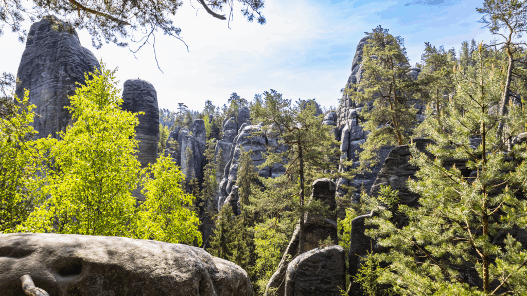 Skalne Miasto Adršpach - jak dojechać, ile kosztuje wstęp, trasy zwiedzania. Przewodnik 2025