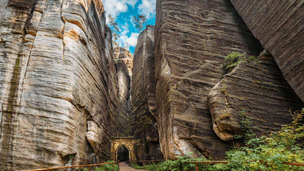  Skalne Miasto Adršpach - jak dojechać, ile kosztuje wstęp, trasy zwiedzania. Przewodnik 2025