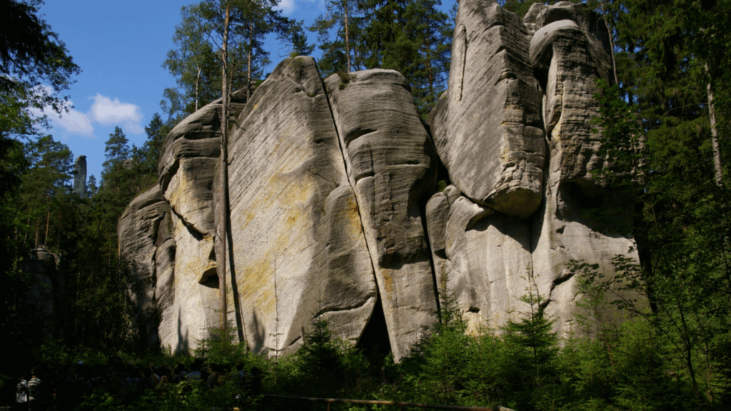 Skalne Miasto Adršpach - jak dojechać, ile kosztuje wstęp, trasy zwiedzania. Przewodnik 2025